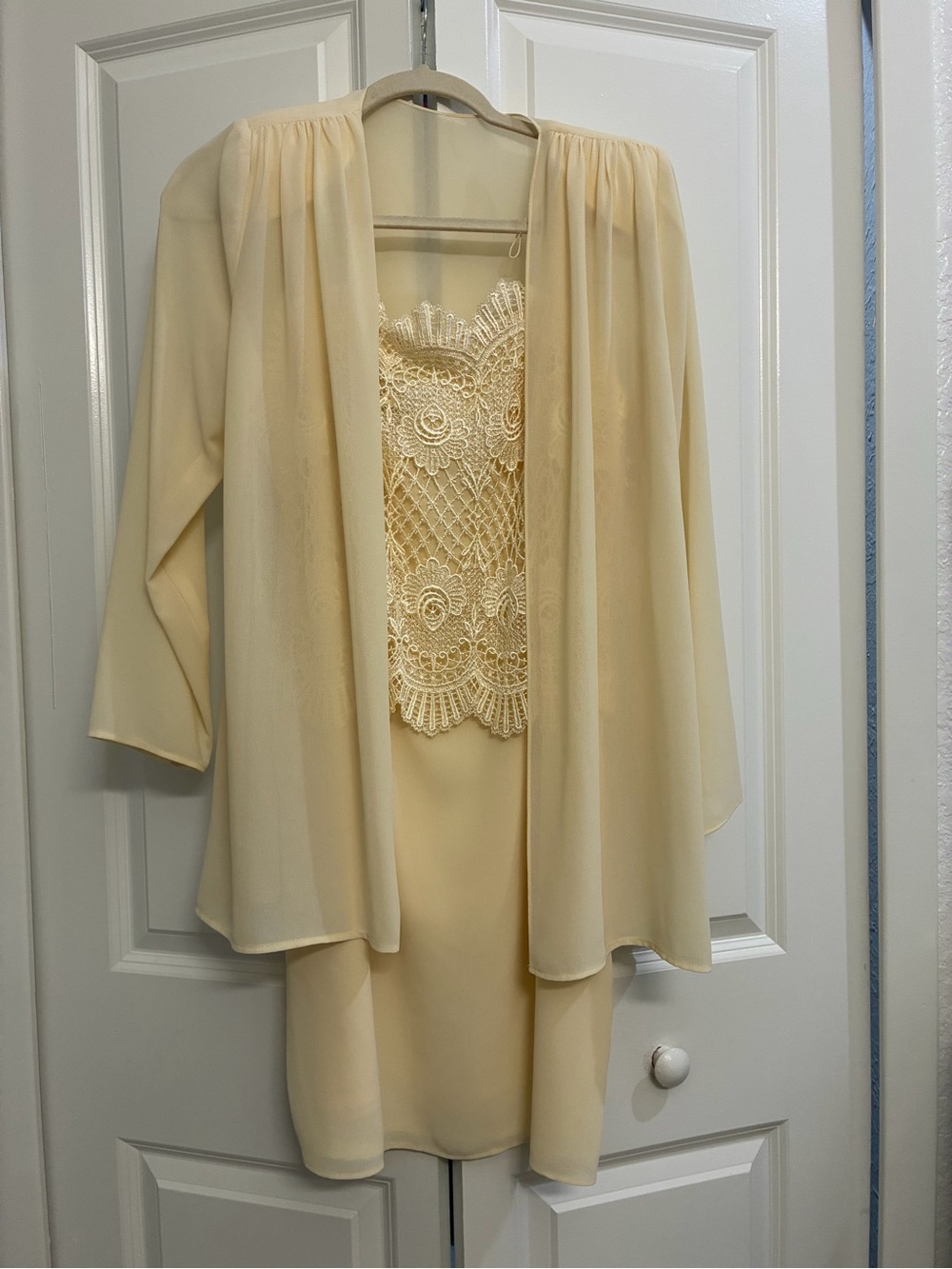 Women's Cream Lace-Front Robe & Slip Set